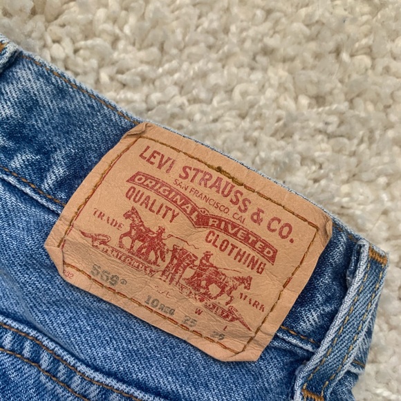 (SOLD) Vintage Levi’s Jeans! - Picture 5 of 5